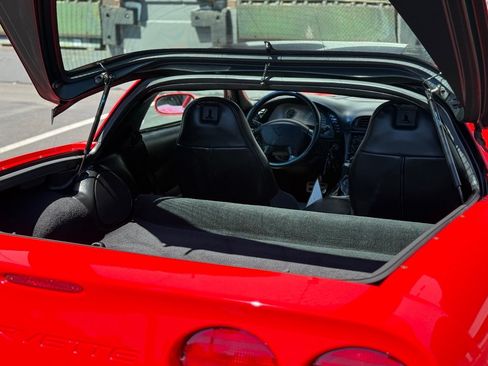 Used 2000 Chevrolet Corvette Coupe w/ Memory Pkg RWD image 5