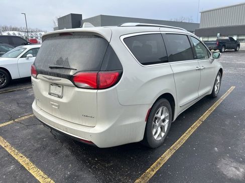 Used 2019 Chrysler Pacifica Limited w/ 8-pass Seating Package image 4