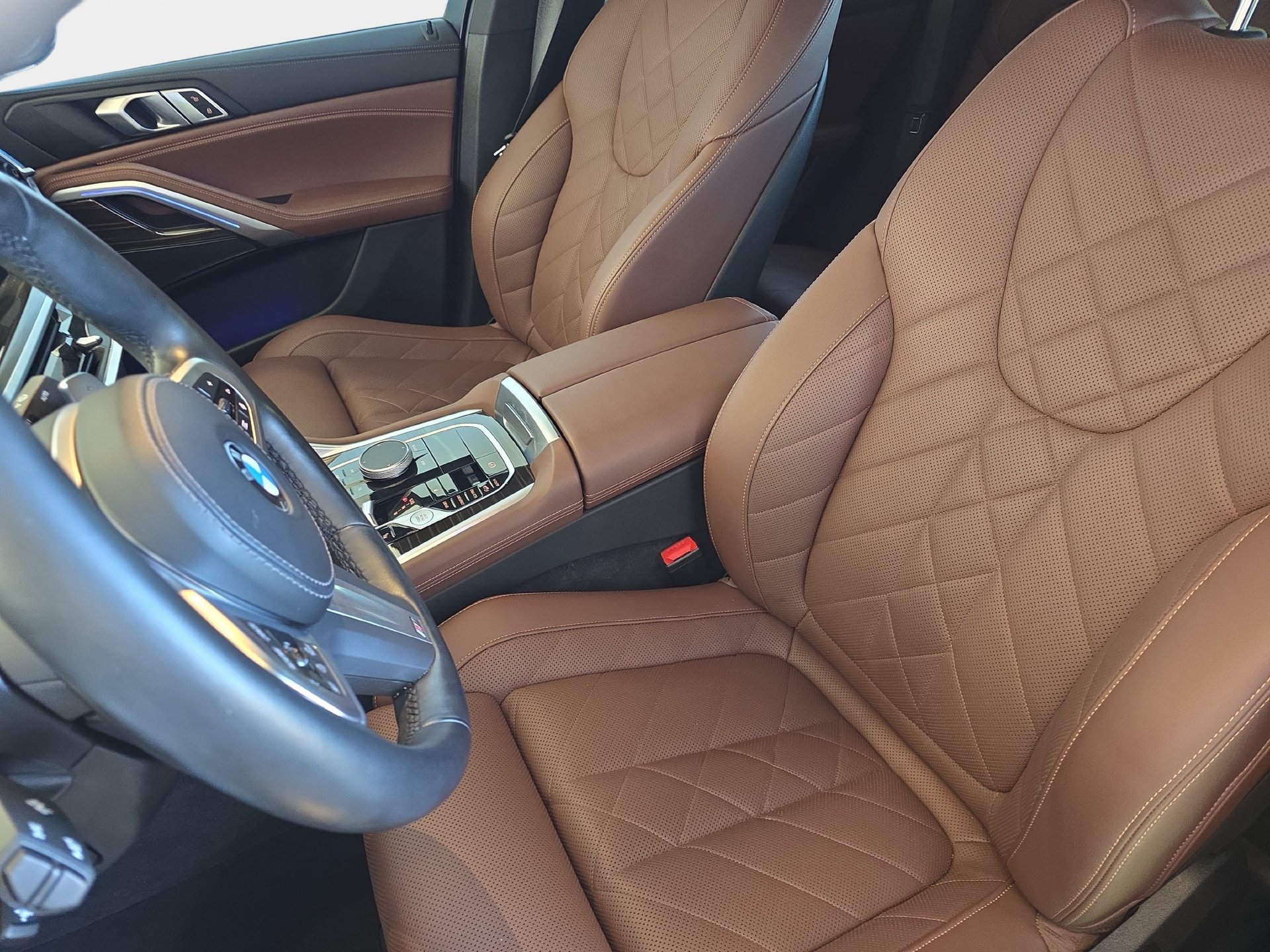Used 2024 BMW X6 xDrive40i w/ M Sport Professional Package AWD/4WD image 15