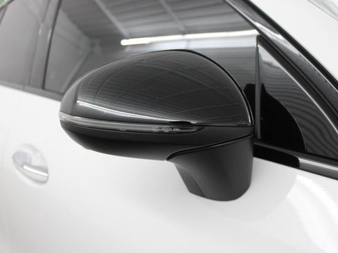Used 2024 Mercedes-Benz GLC 300 image 13