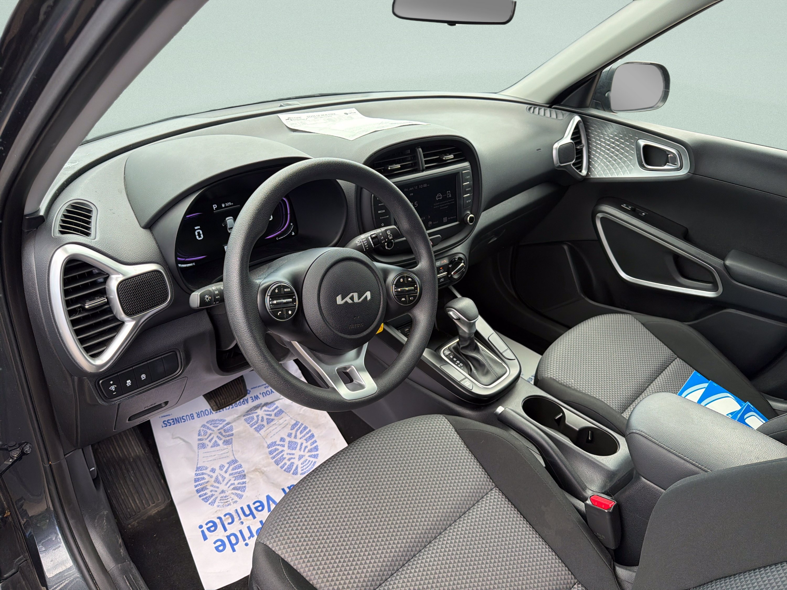 Used 2025 Kia Soul LX w/ LX Technology Package FWD image 13