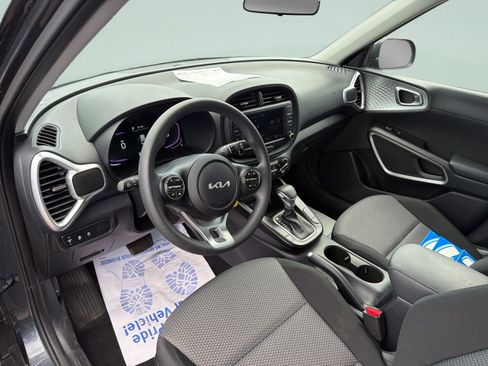 Used 2025 Kia Soul LX w/ LX Technology Package FWD image 13