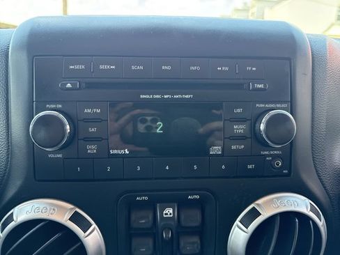 Used 2016 Jeep Wrangler Unlimited Rubicon AWD/4WD image 16