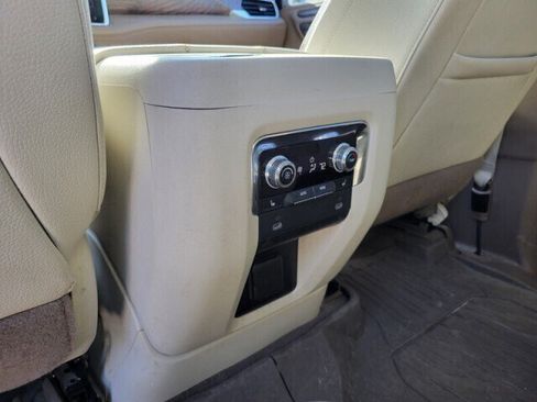 Used 2023 GMC Yukon Denali AWD/4WD image 30