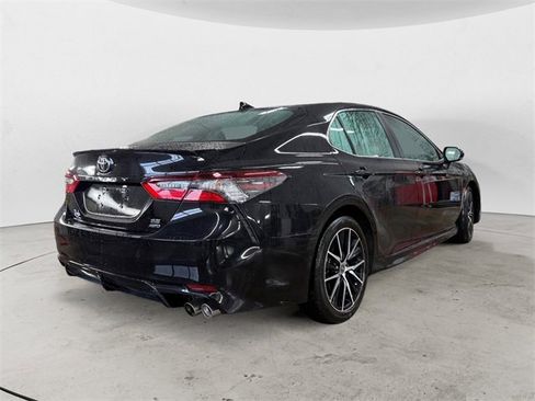 Used 2023 Toyota Camry SE image 5