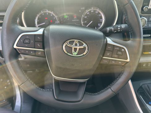 Used 2023 Toyota Highlander XLE FWD image 21