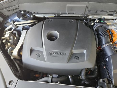 Used 2025 Volvo XC90 T8 Plus w/ Protection Package Premier image 39