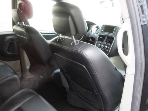 Used 2017 Dodge Grand Caravan SXT FWD image 23