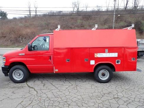 New 2026 Ford E-350 and Econoline 350 Super Duty w/ Interior Upgrade Package RWD image 2