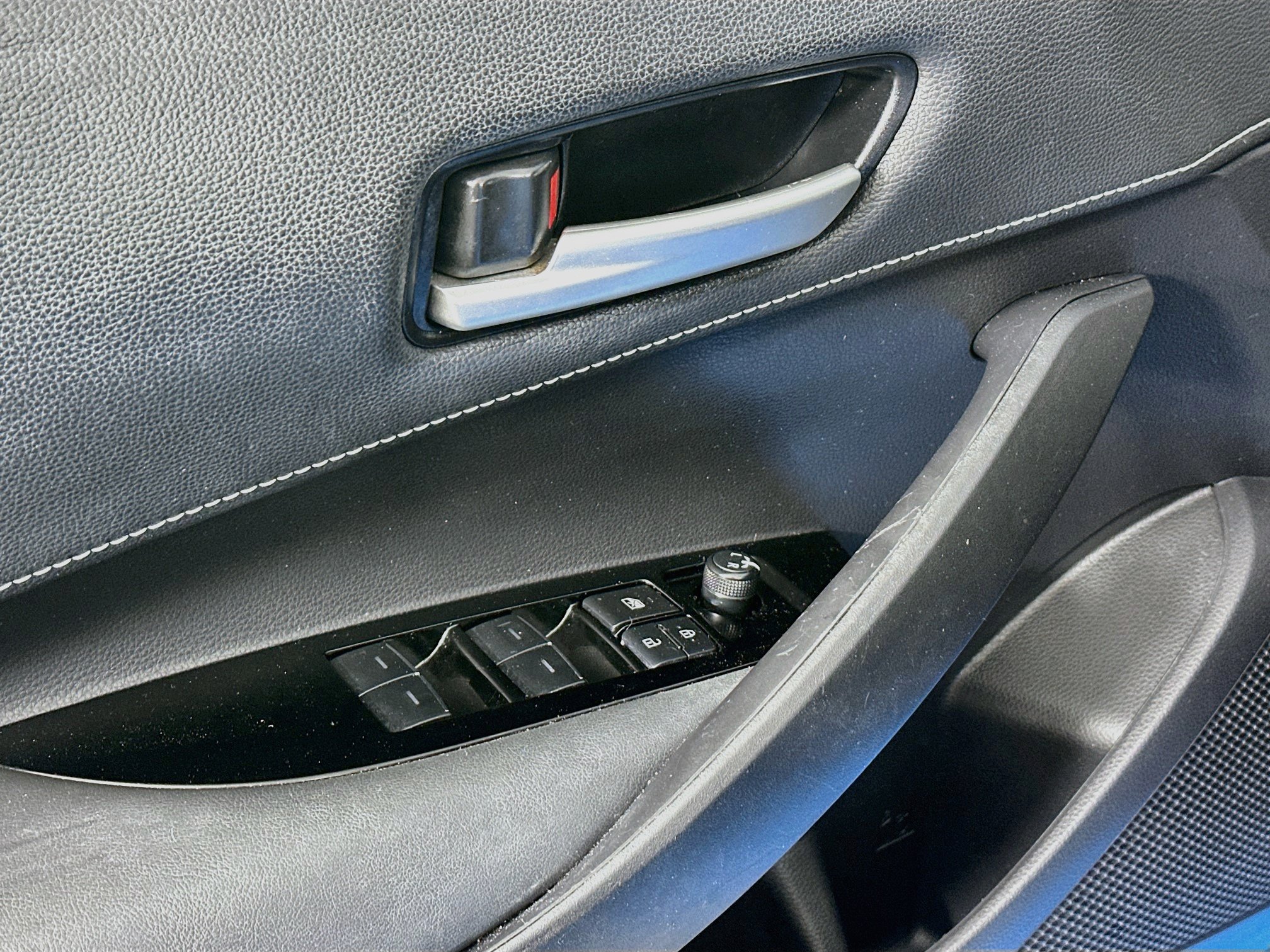 Used 2022 Toyota Corolla SE FWD image 15