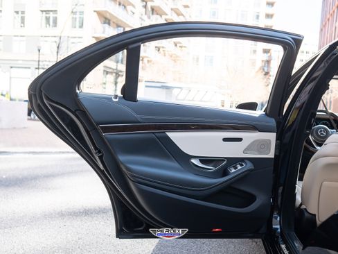 Used 2019 Mercedes-Benz S 560 Sedan w/ Premium Package image 48