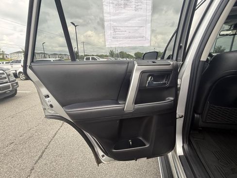 Used 2022 Toyota 4Runner Limited RWD image 12