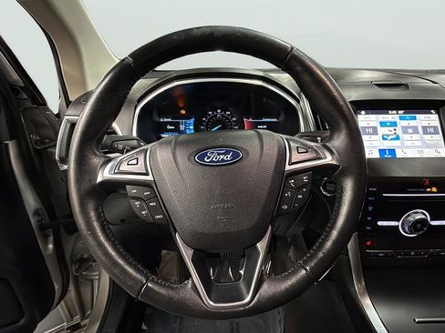 Used 2019 Ford Edge Titanium w/ Cold Weather Package AWD/4WD image 22