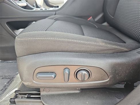 Certified 2023 GMC Acadia SLE w/ Driver Convenience Package image 30