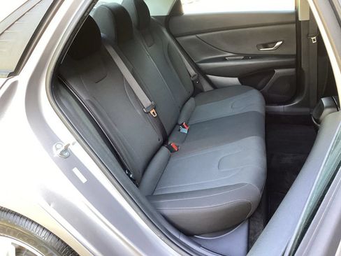 Used 2023 Hyundai Elantra SE FWD image 38