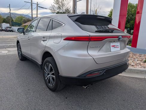 Used 2024 Toyota Venza LE AWD/4WD image 5