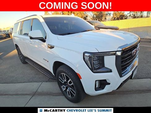 Used 2022 GMC Yukon XL AT4 w/ Technology Package image 2