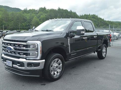 Certified 2024 Ford F350 Lariat w/ Lariat Ultimate Package AWD/4WD image 2