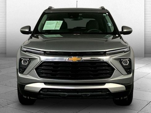 Used 2025 Chevrolet TrailBlazer LT AWD/4WD image 2