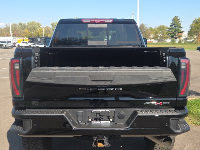 Used 2025 GMC Sierra 2500 AT4X AWD/4WD image 9