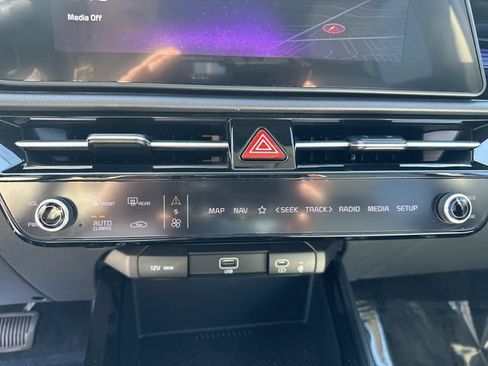 Used 2023 Kia Niro EX FWD image 18