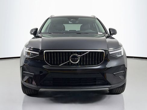 Certified 2025 Volvo XC40 B5 Core image 2