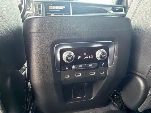 Used 2021 GMC Yukon XL Denali w/ Denali Premium Package RWD image 28