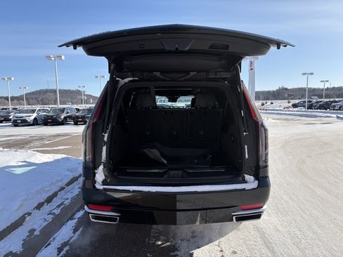 Used 2022 Cadillac Escalade ESV Premium Luxury w/ Performance Package image 4