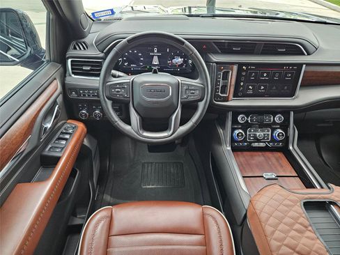 Used 2024 GMC Yukon Denali Ultimate AWD/4WD image 12