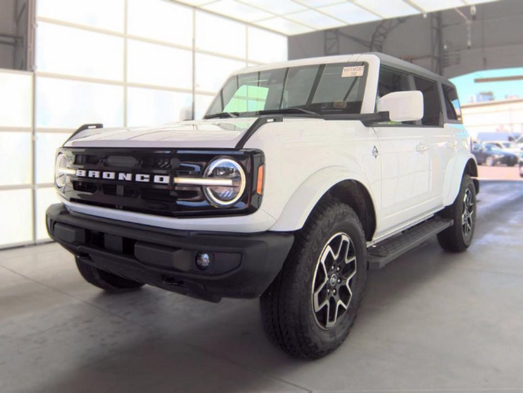 Used 2024 Ford Bronco Outer Banks AWD/4WD image 2