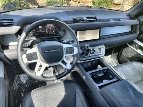 Certified 2023 Land Rover Defender 90 SE image 13