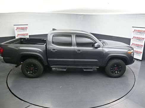 Used 2019 Toyota Tacoma TRD Off-Road AWD/4WD image 33