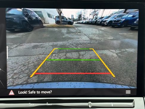 Used 2024 Volkswagen Atlas SE w/ Panoramic Sunroof Package image 13