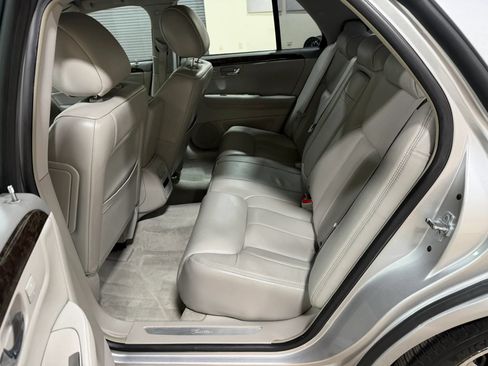 Used 2009 Cadillac DTS w/ Trunk Convenience Package FWD image 29
