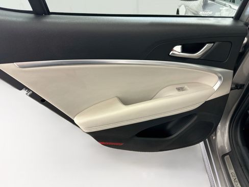Used 2025 Genesis G70 2.5T AWD/4WD image 27