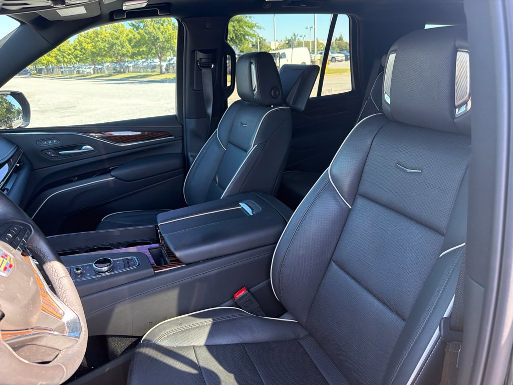 Used 2024 Cadillac Escalade Premium Luxury w/ Performance Package AWD/4WD image 10