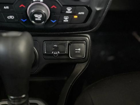 Used 2020 Jeep Renegade Altitude AWD/4WD image 34