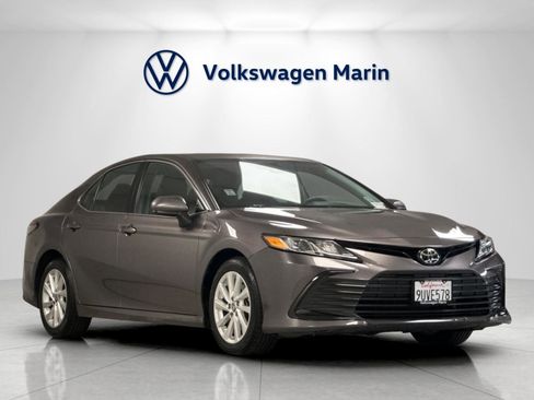 Used 2021 Toyota Camry LE image 7