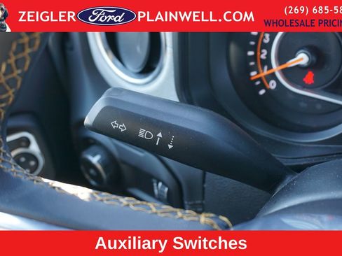 Used 2024 Jeep Wrangler Unlimited Sahara AWD/4WD image 27