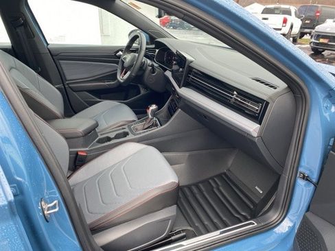 Used 2025 Volkswagen Jetta GLI Autobahn image 40