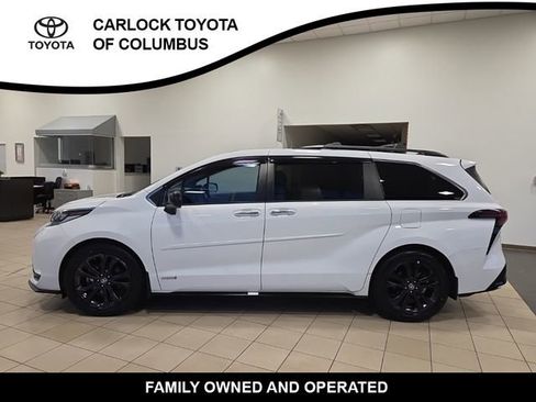 Used 2021 Toyota Sienna XSE w/ XSE Plus Package image 1