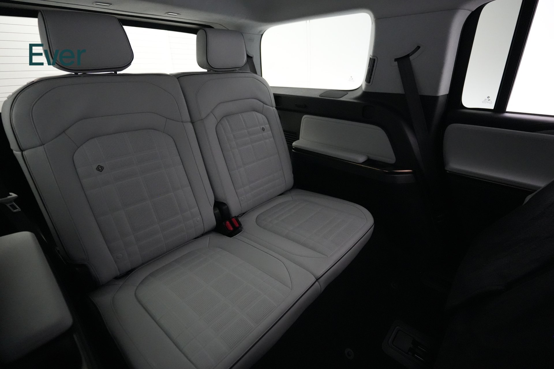 Used 2025 Rivian R1S Premium Dual AWD/4WD image 26