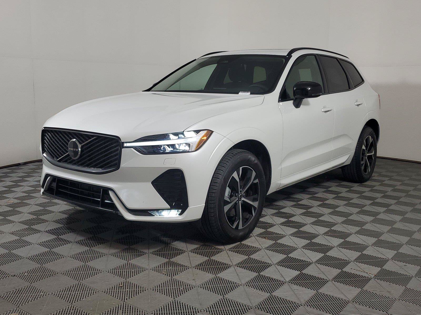 Used 2026 Volvo XC60 B5 Core w/ Climate Package AWD/4WD image 3