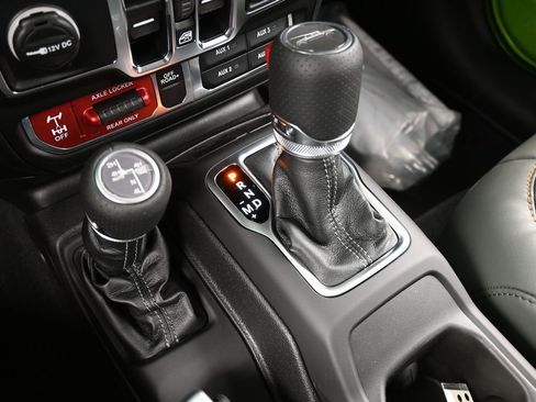 Used 2025 Jeep Gladiator Mojave image 28