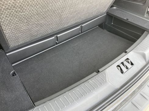 Used 2024 Ford Explorer XLT image 41