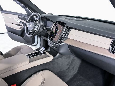 Certified 2025 Volvo XC90 B6 Plus image 27