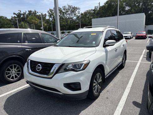Used 2017 Nissan Pathfinder S FWD image 1