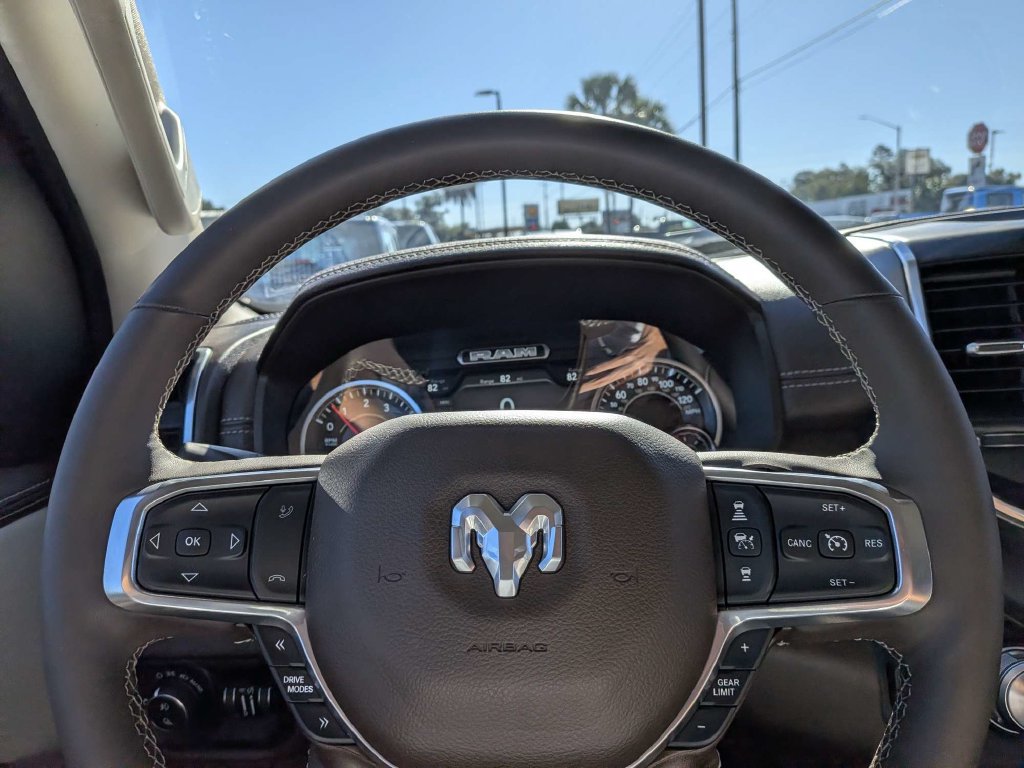 Used 2025 RAM 1500 Laramie AWD/4WD image 21