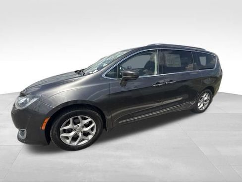 Used 2018 Chrysler Pacifica Touring-L Plus w/ Tire & Wheel Group FWD image 2