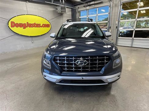 Used 2021 Hyundai Venue FWD image 8